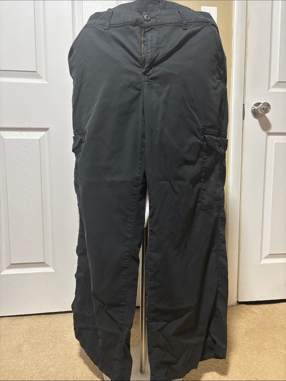 American Eagle Outfitters Black Cargo Pants with Side Pockets